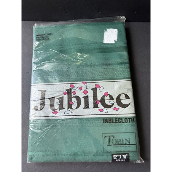 Vintage Jubilee 52”x70” Green Oblong Tablecloth Permanent Press Christmas - Picture 1 of 4
